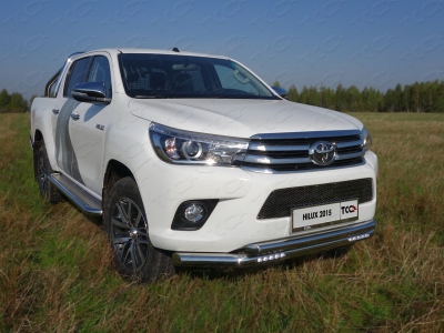 Пороги с площадкой нержавеющий лист 60 мм ТСС для Toyota Hilux 2015-2021