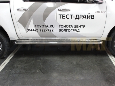 Пороги с площадкой алюминиевый лист 76 мм Технотек для Toyota Fortuner 2017-2021