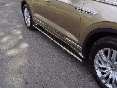 Пороги труба овальная с проступью 75х42 мм ТСС для Volkswagen Touareg 2018-2021
