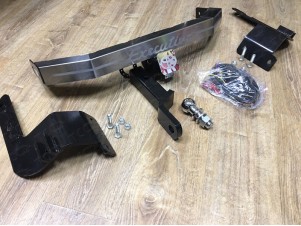 Фаркоп ТСС надпись Executive для Toyota Land Cruiser 200 Executive № TCU00045