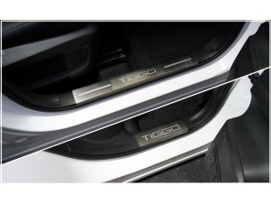 Накладки на пластиковые пороги (лист шлифованный надпись Tiggo) 4шт для Chery Tiggo 4 Pro 2020 – н.в. CHERTIG4P22-06